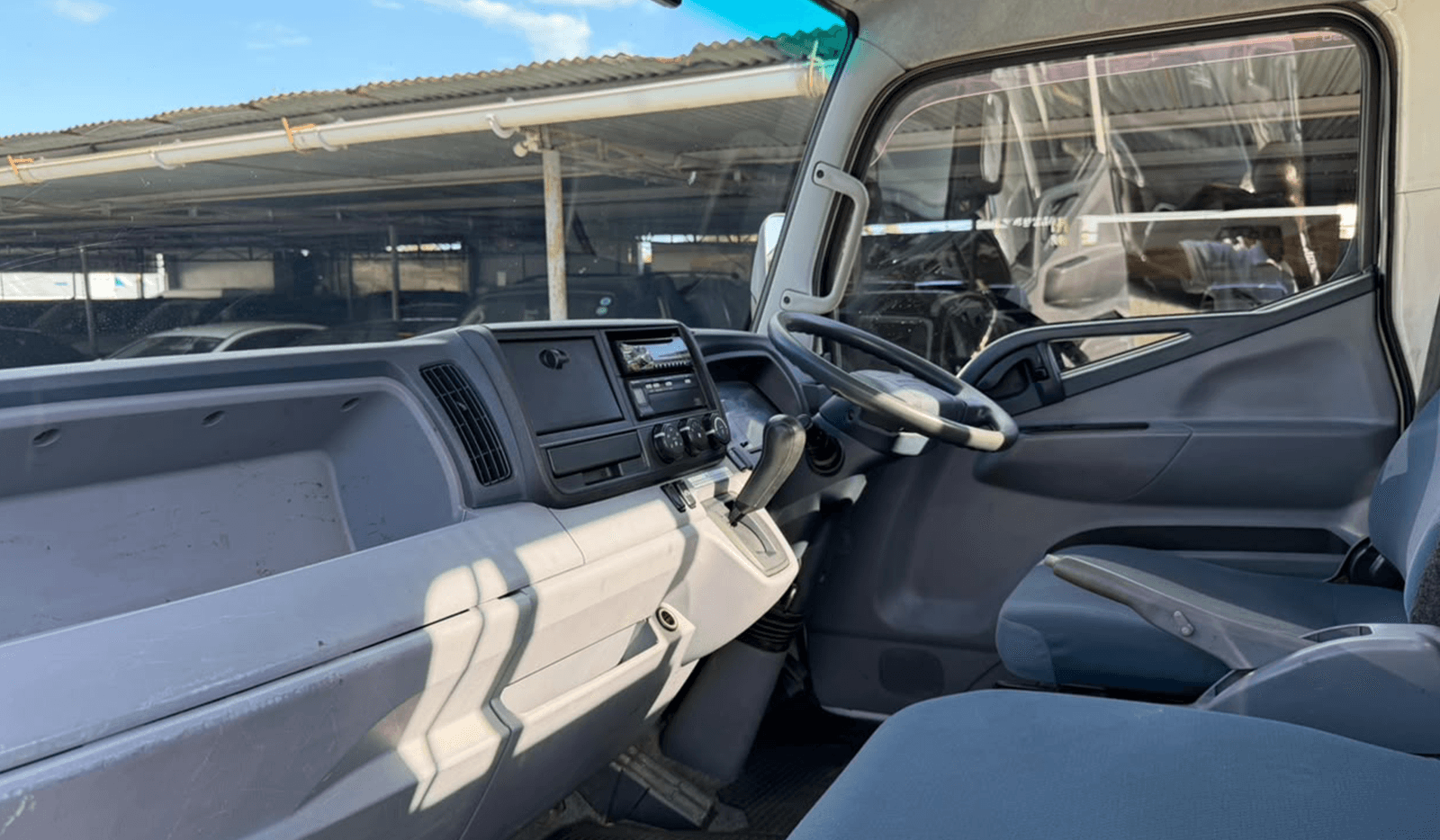 2018 Mitsubishi Fuso Canter image-7