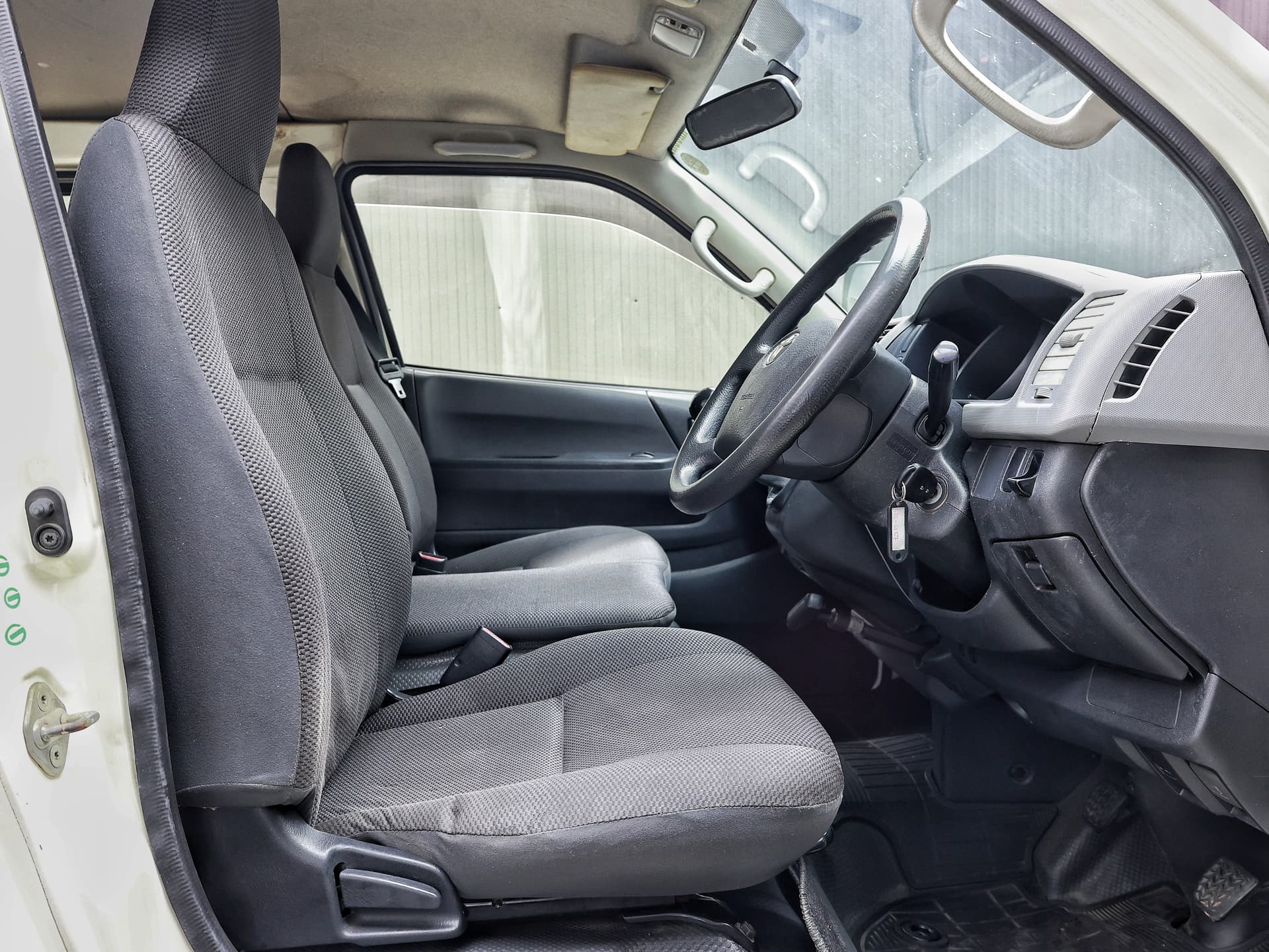 2012 Toyota Hiace Long DX image-9