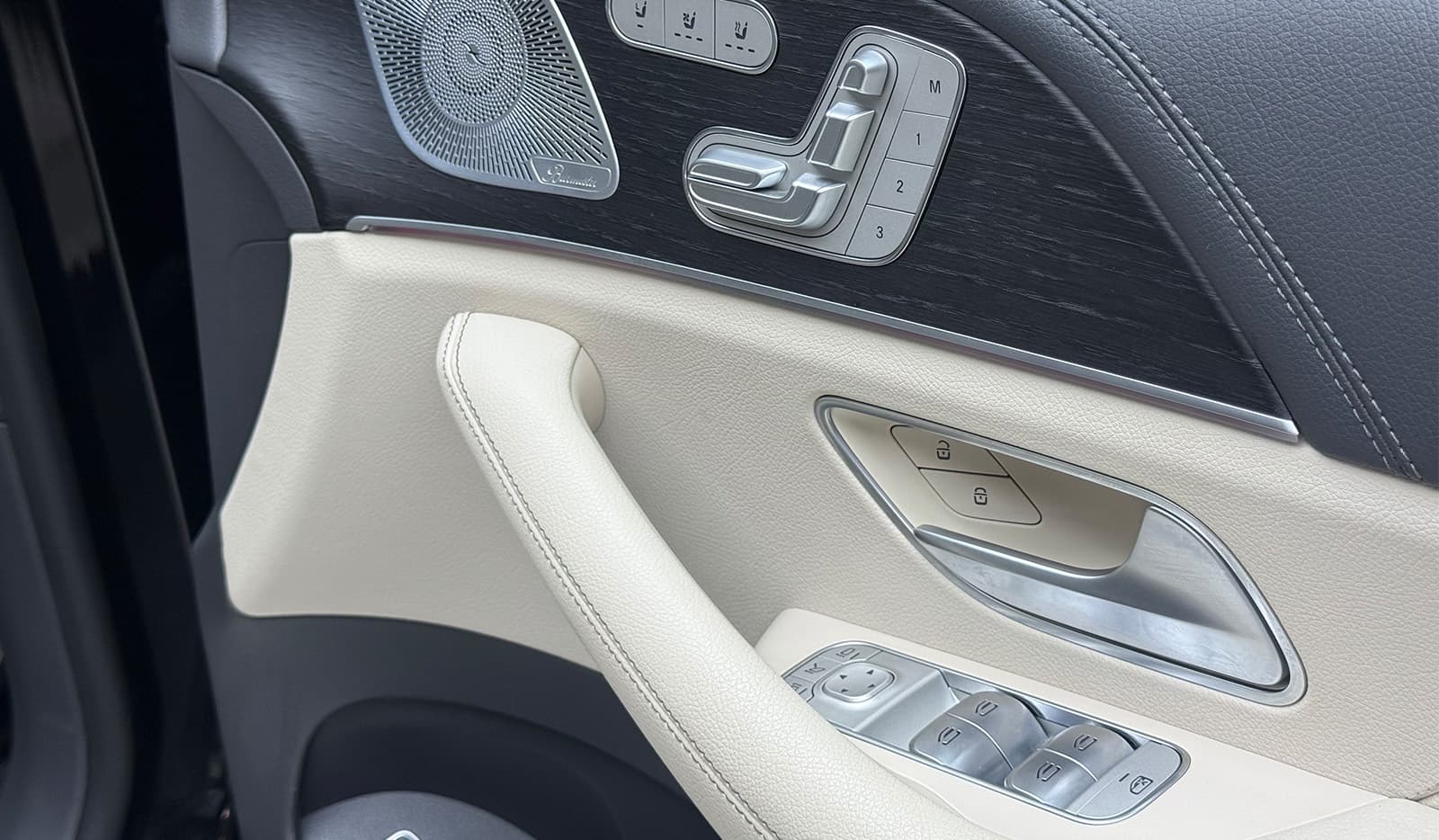 2020 Mercedes-Benz Gls400d image-10
