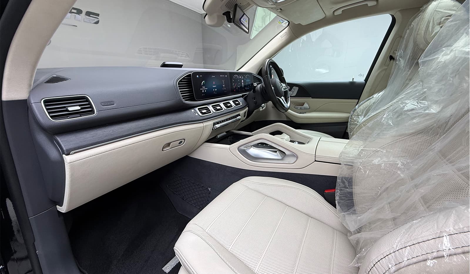 2020 Mercedes-Benz Gls400d image-9