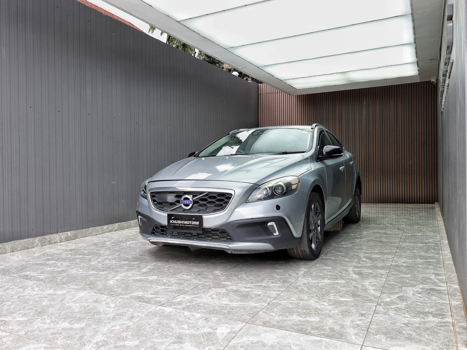 2013 Volvo V40 Cross Country image-3