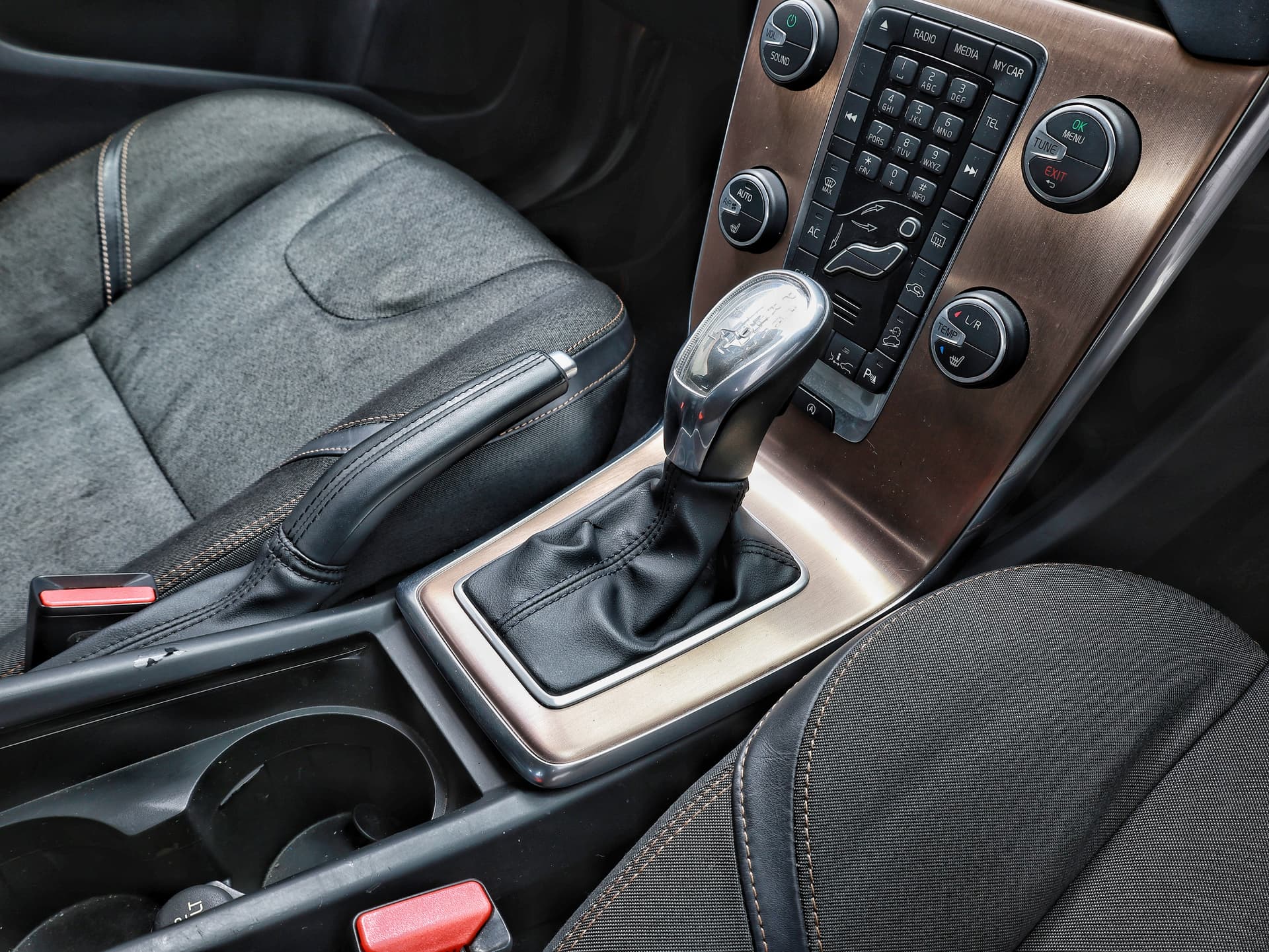 2013 Volvo V40 Cross Country image-10