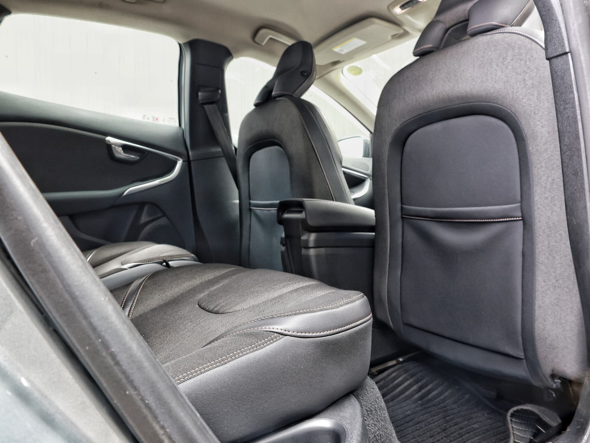 2013 Volvo V40 Cross Country image-13
