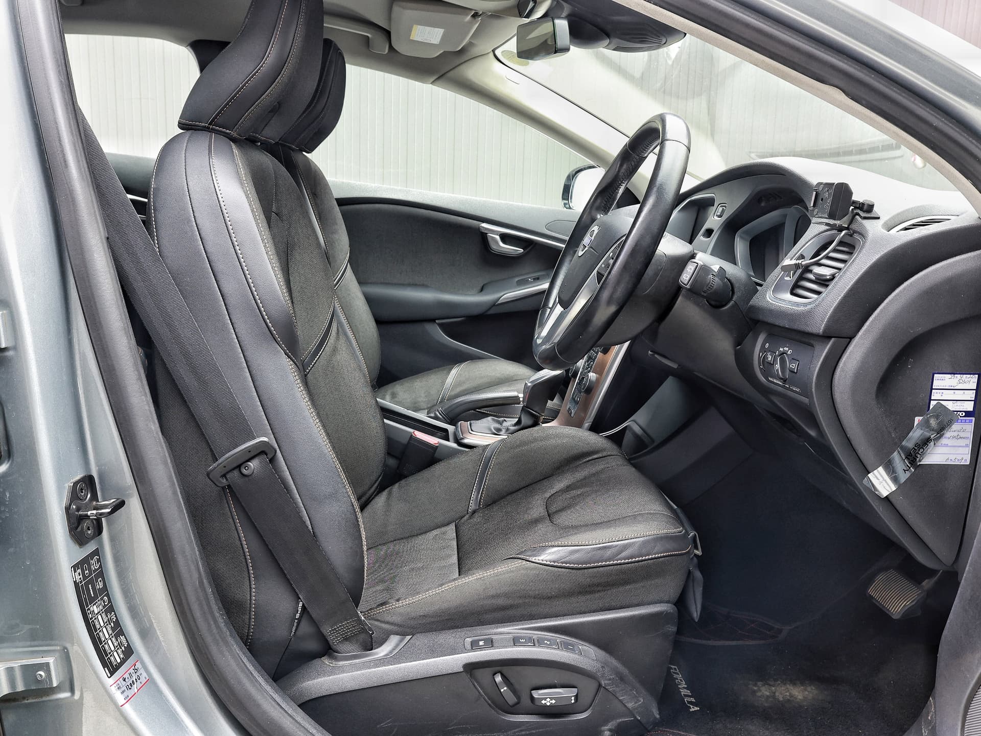 2013 Volvo V40 Cross Country image-12