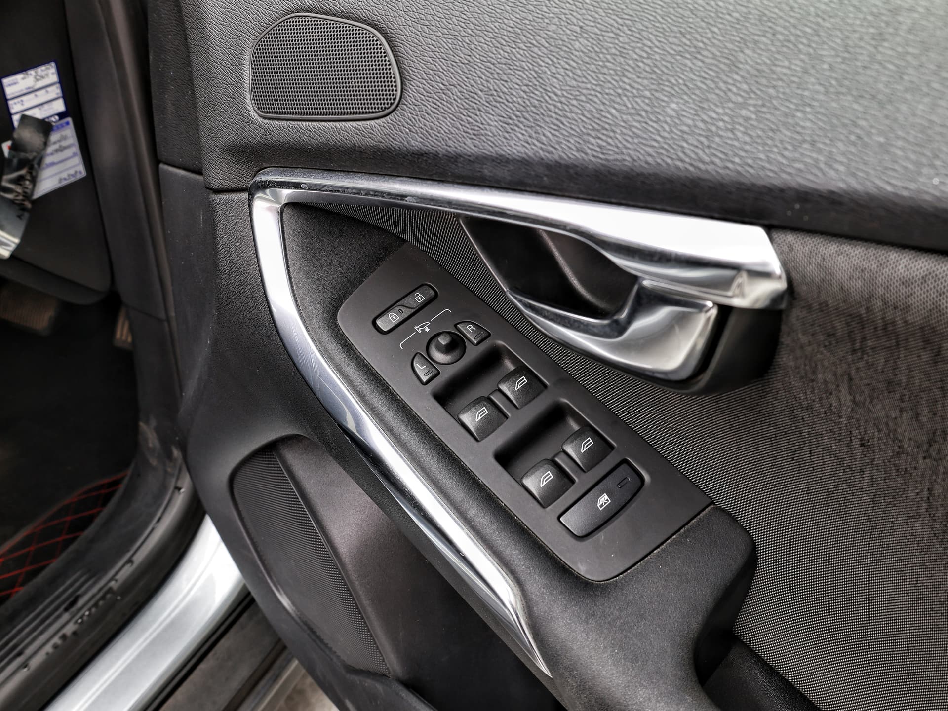 2013 Volvo V40 Cross Country image-11