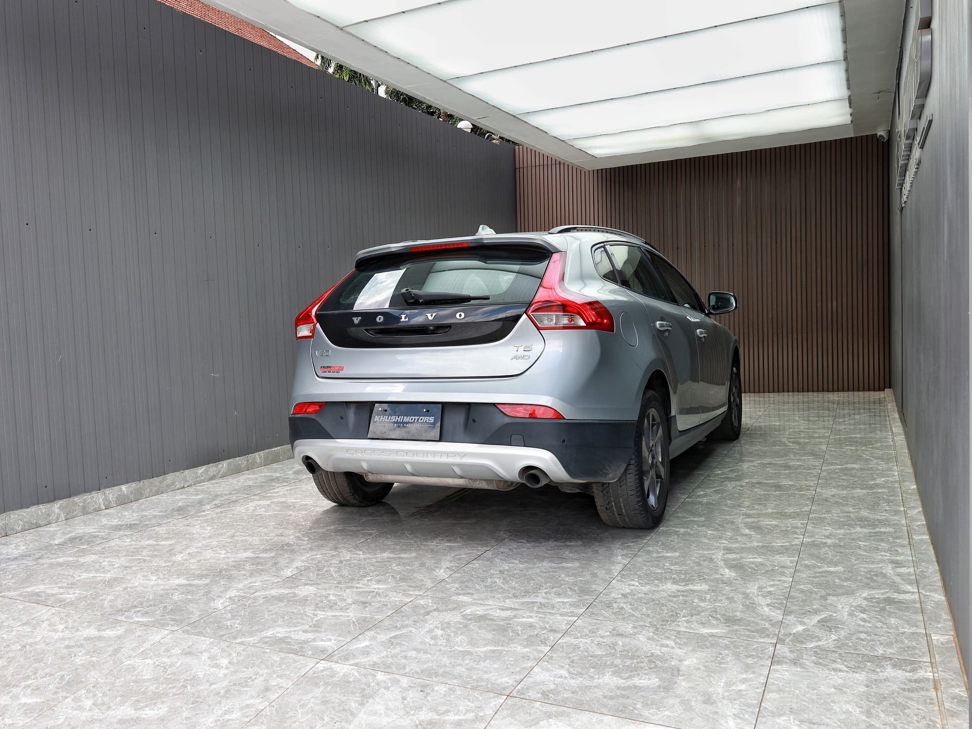 2013 Volvo V40 Cross Country image-6