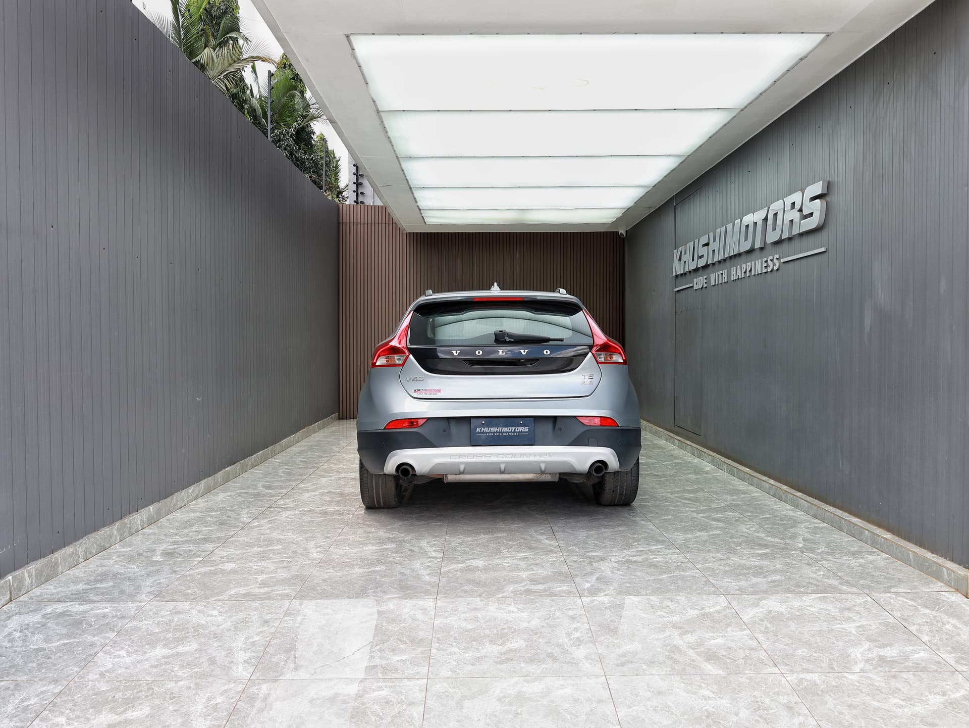 2013 Volvo V40 Cross Country image-5