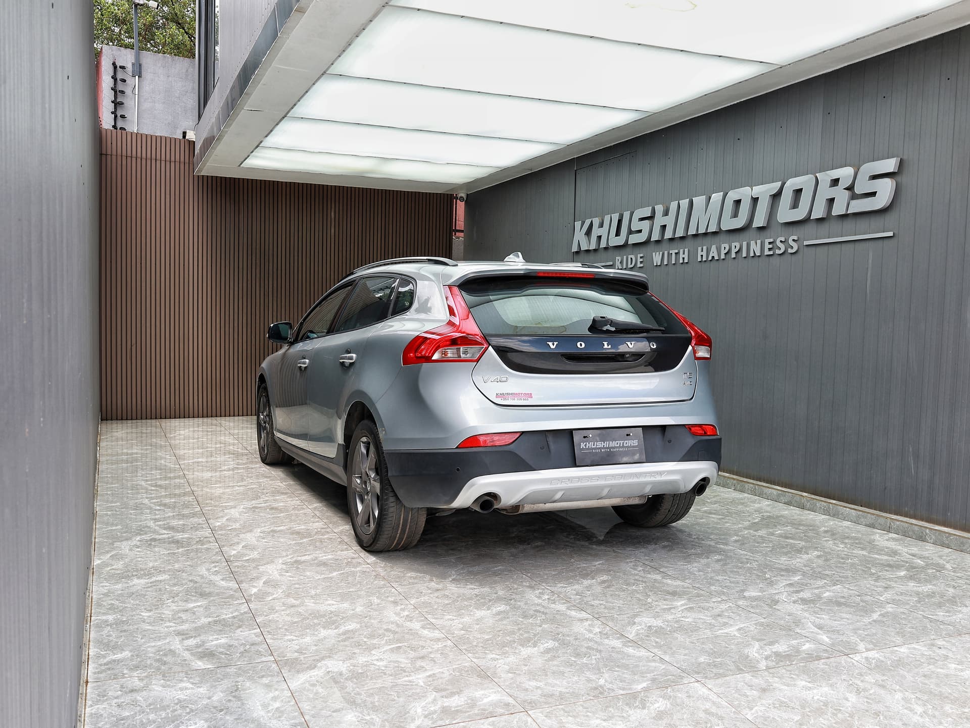 2013 Volvo V40 Cross Country image-4