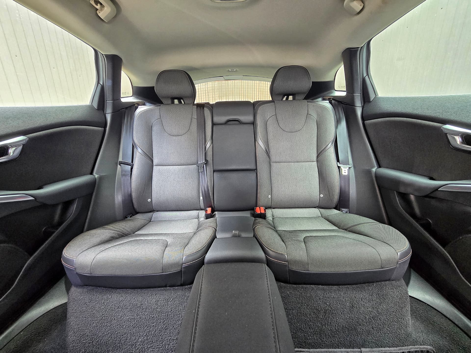2013 Volvo V40 Cross Country image-15