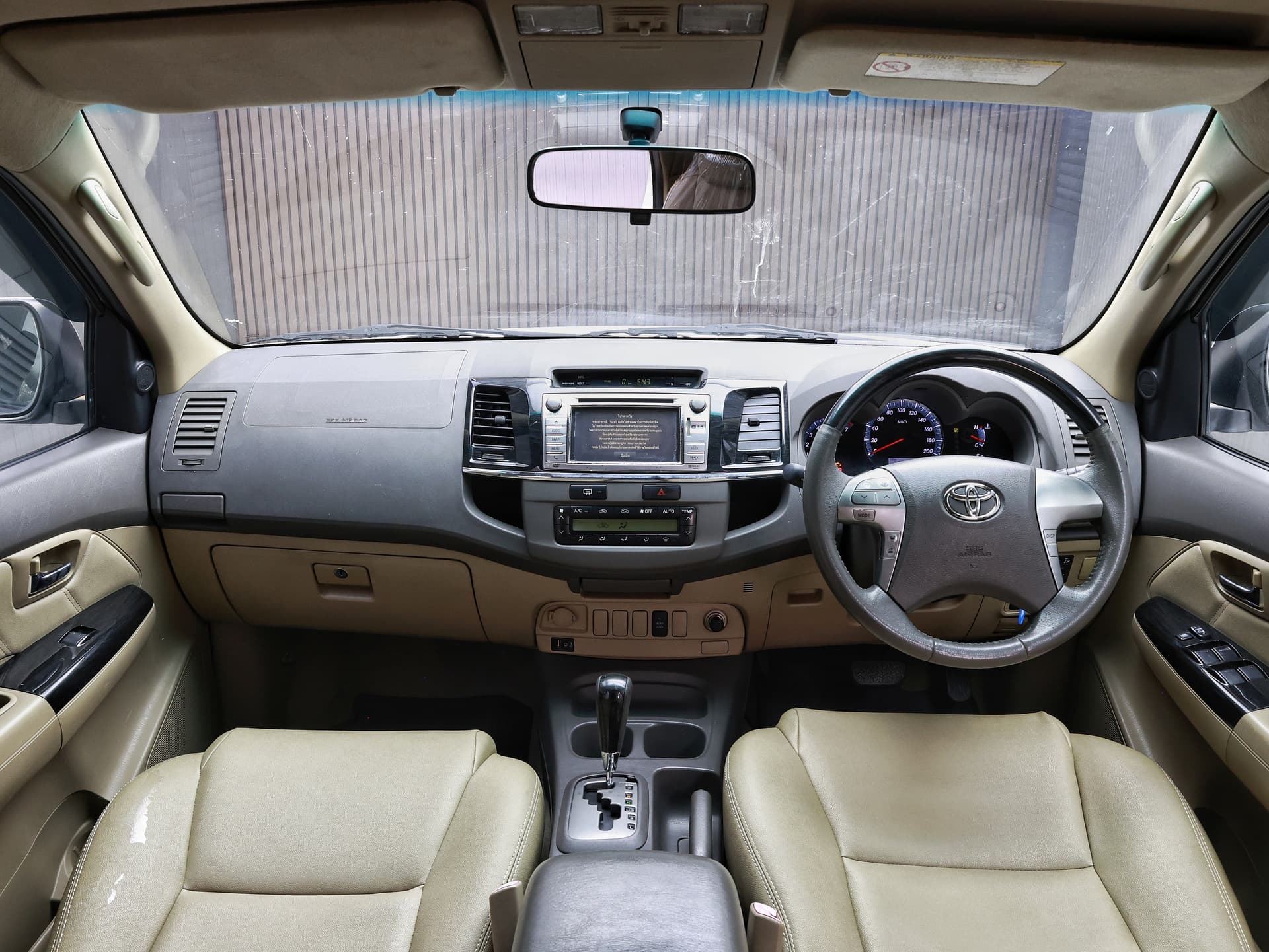 2013 Toyota Fortuner image-7