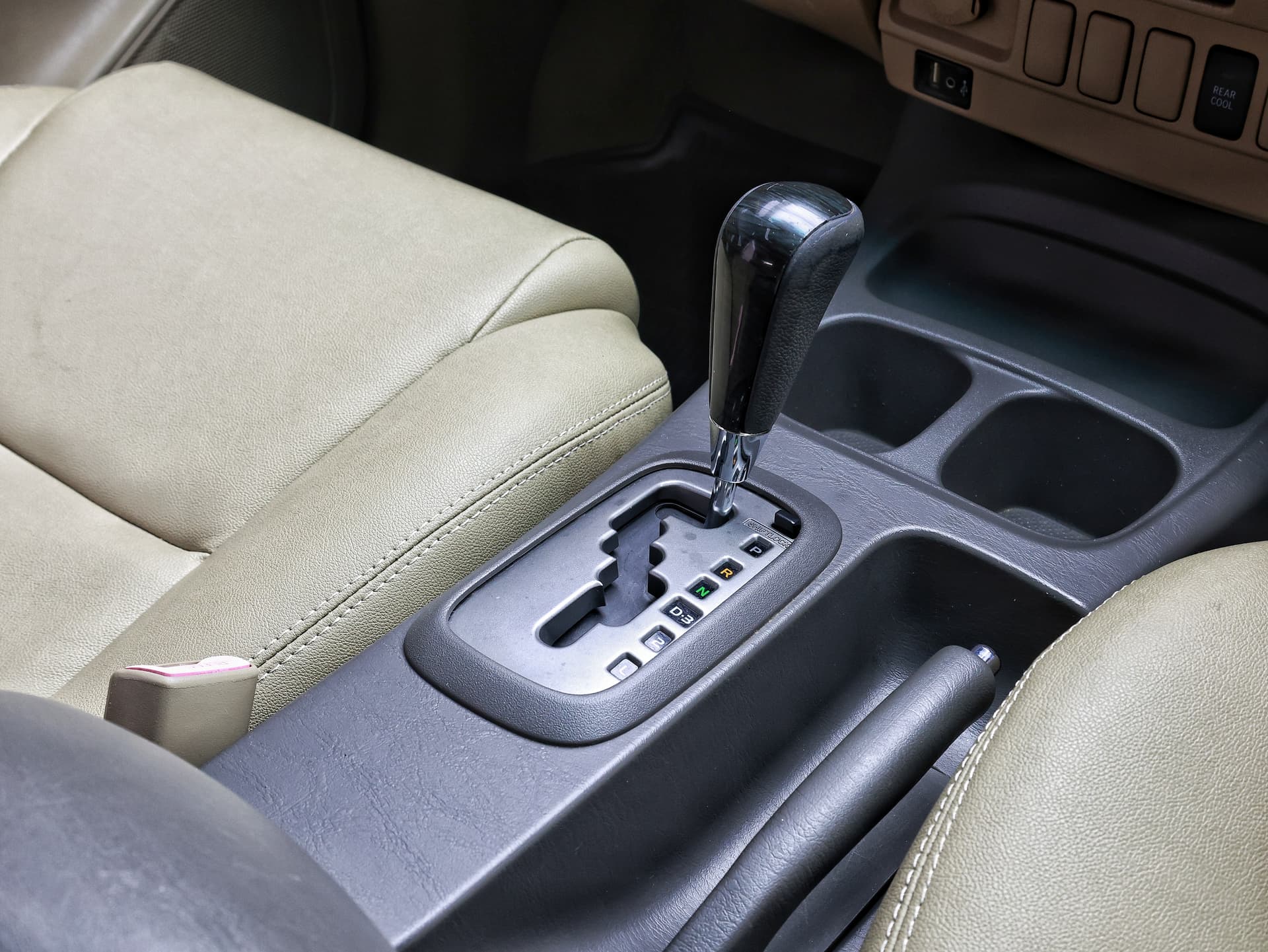 2013 Toyota Fortuner image-11