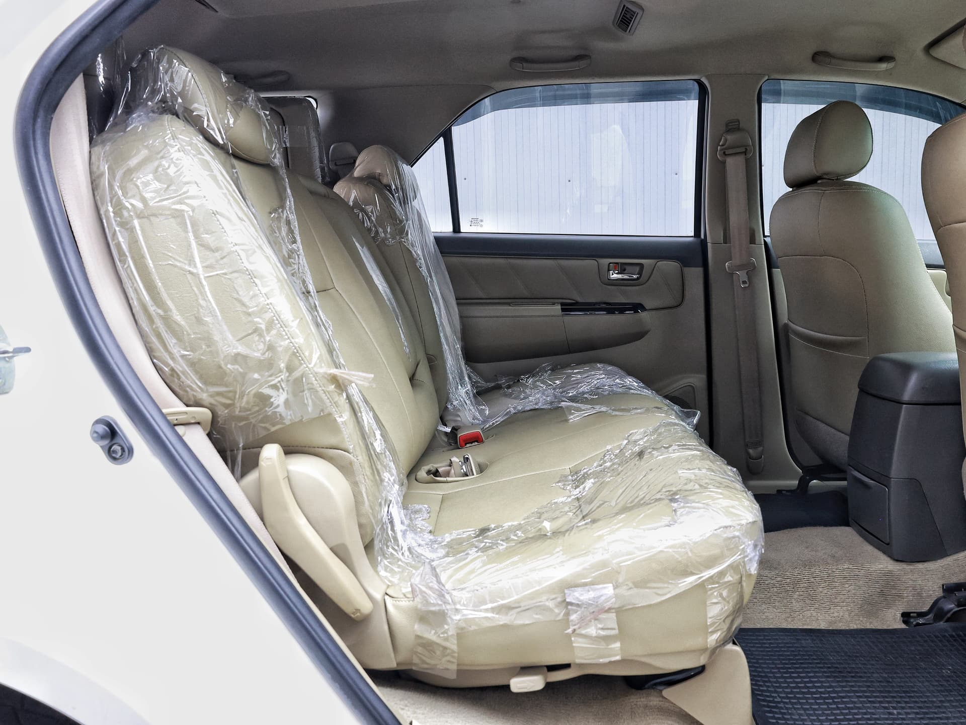 2013 Toyota Fortuner image-14