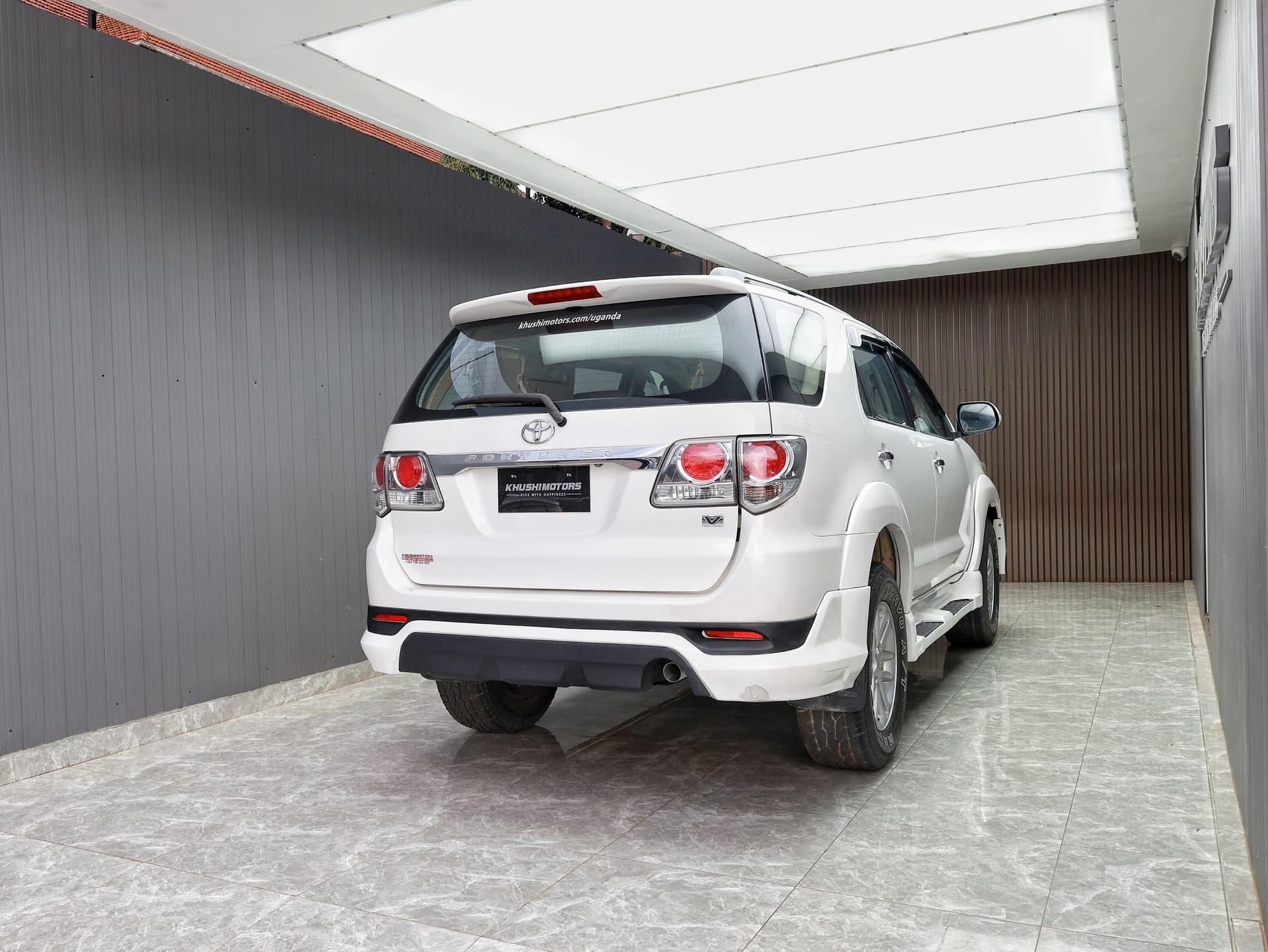 2013 Toyota Fortuner image-6