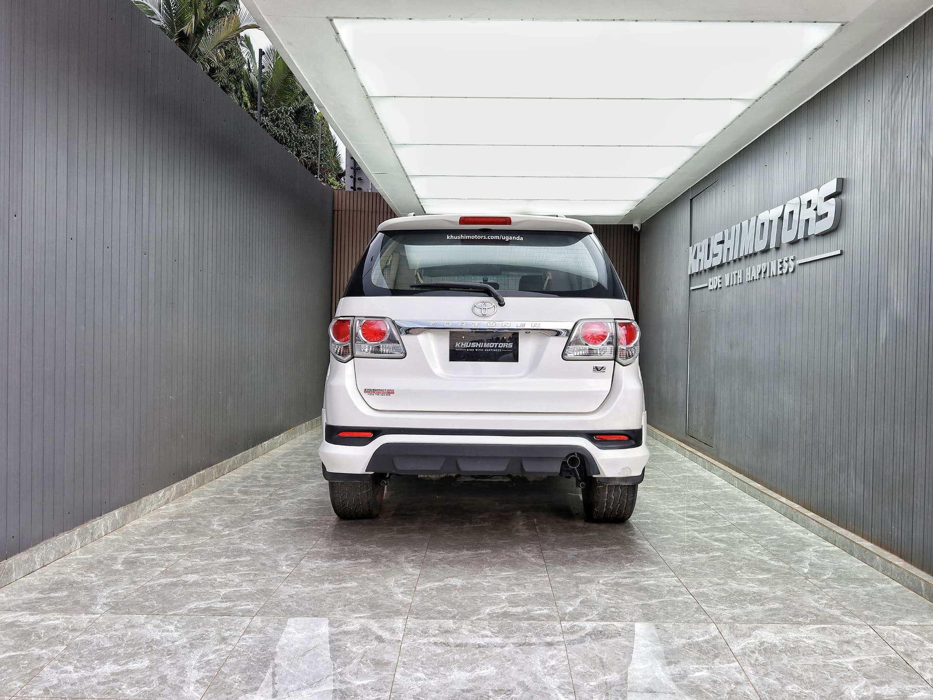 2013 Toyota Fortuner image-5