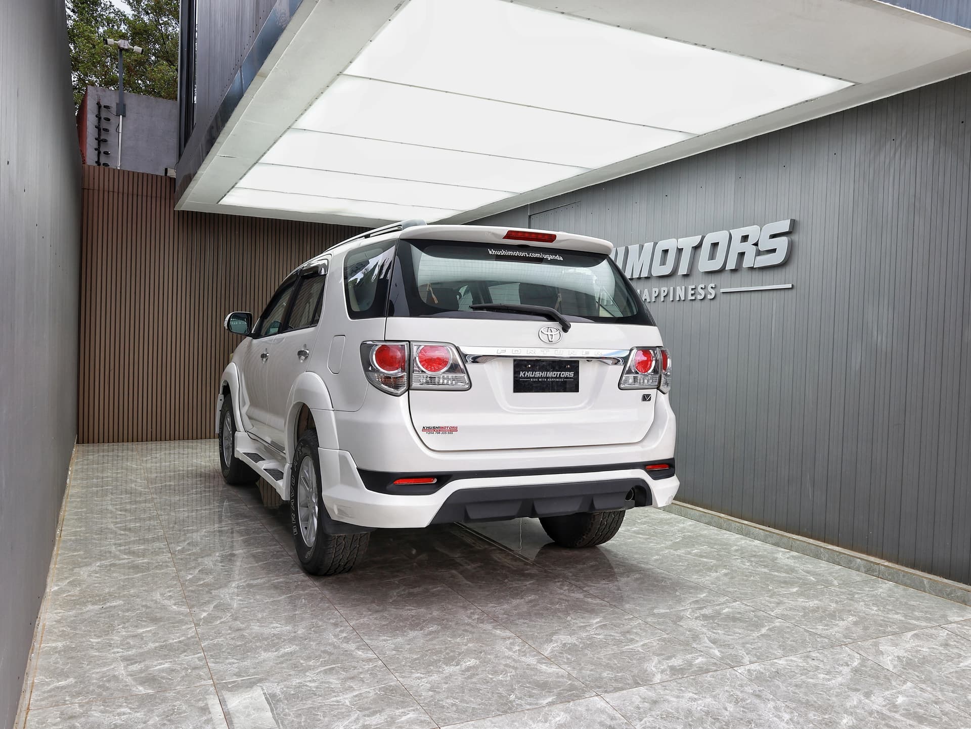 2013 Toyota Fortuner image-4