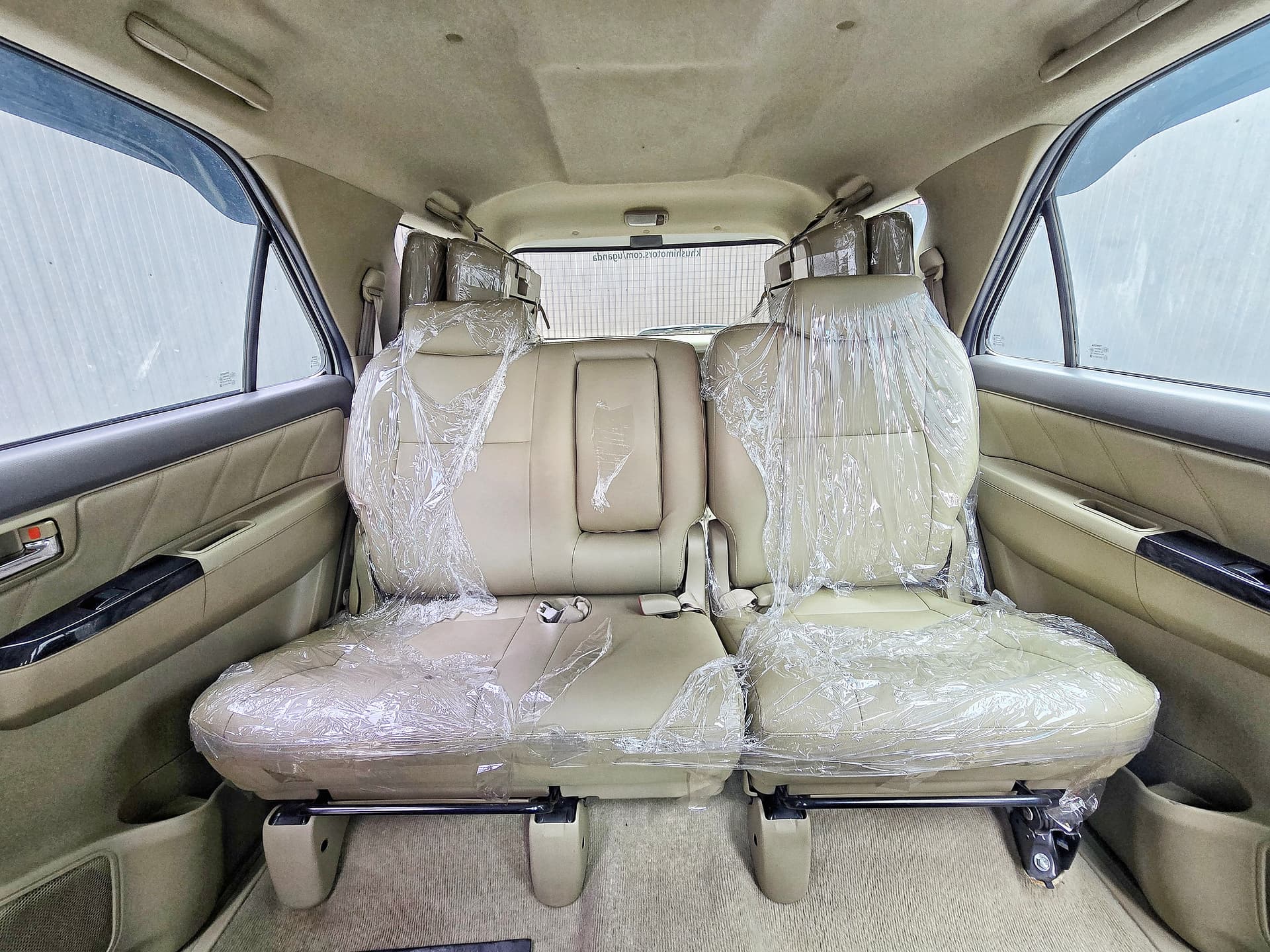 2013 Toyota Fortuner image-15