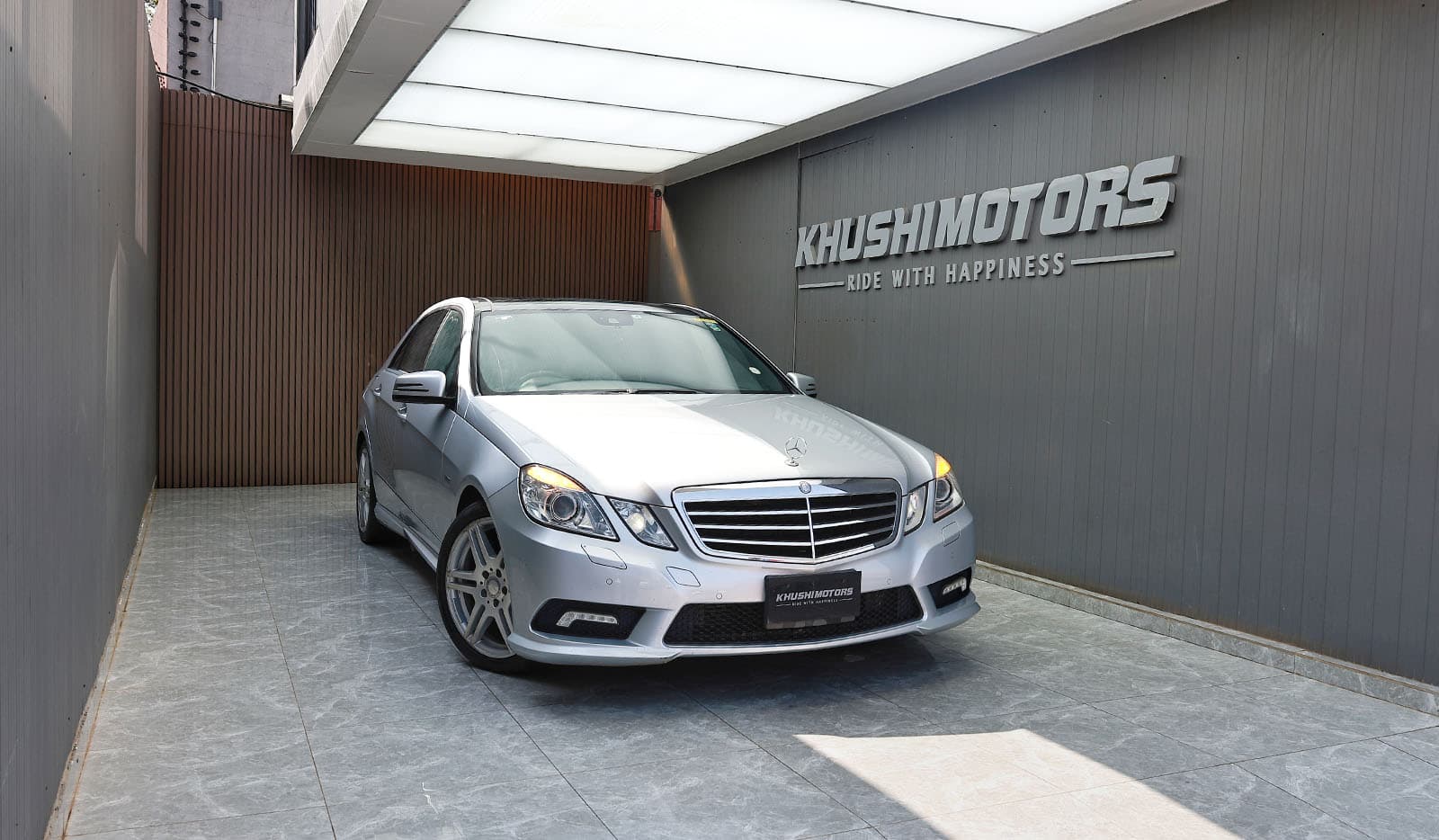 2011 Mercedes-Benz E-Class E250 image-1