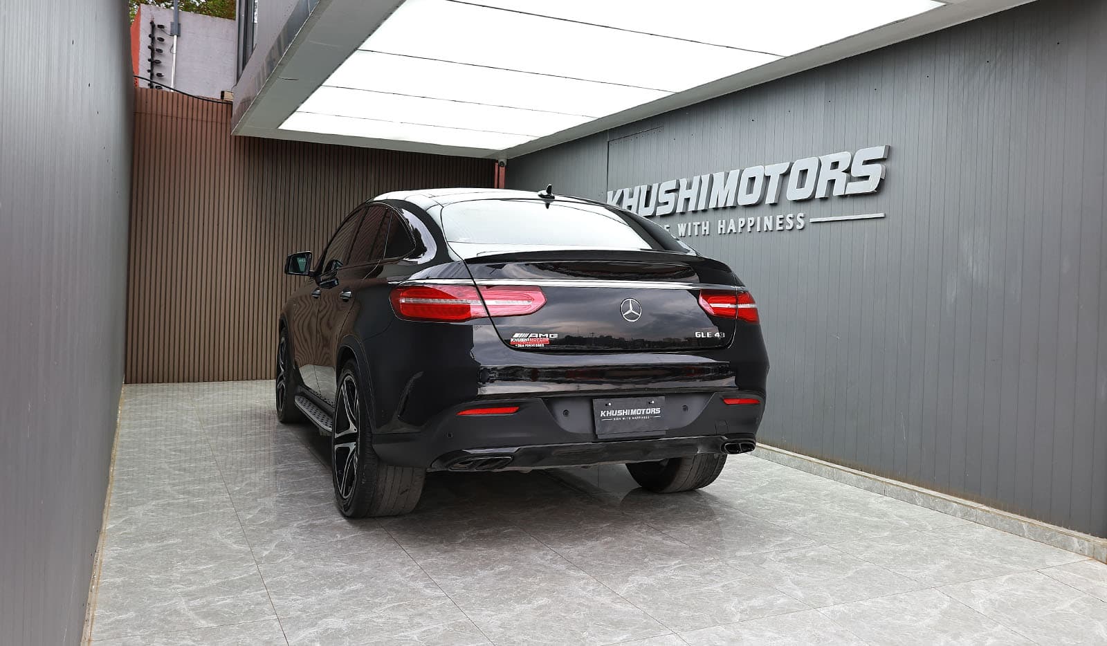 2019 Mercedes-Benz GLE-Class 4 Matic image-4